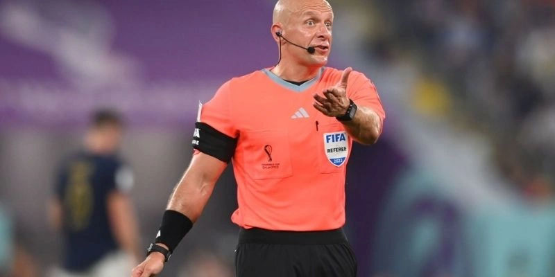 Những Tiêu Chuẩn Để Được Công Nhận Là Trọng Tài FIFA: Hành Trình Tới Đỉnh Cao 2 Những Tiêu Chuẩn Để Được Công Nhận Là Trọng Tài FIFA