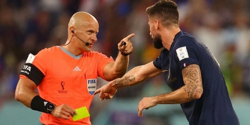 Top 5 Cựu Trọng Tài Làm Bình Luận Viên Bóng Đá