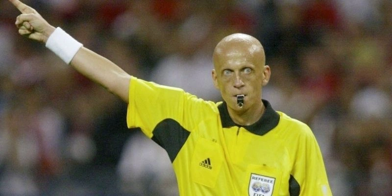 Trọng Tài Người Ý - Pierluigi Collina: Huyền Thoại Sân Cỏ Thế Giới 3 Pierluigi Collina